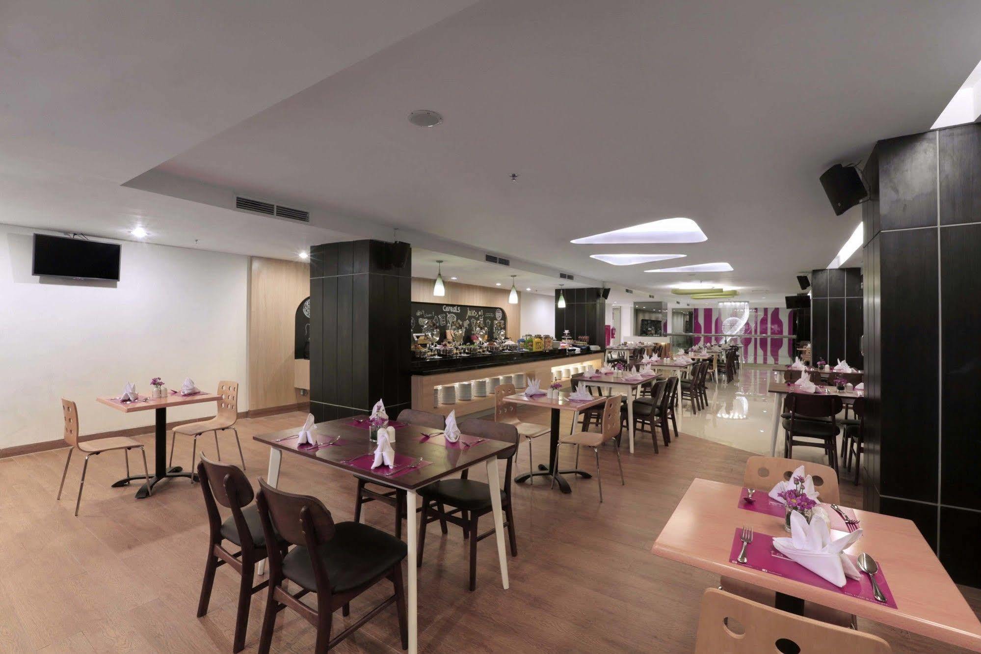 Favehotel Ahmad Yani Бекаси Экстерьер фото