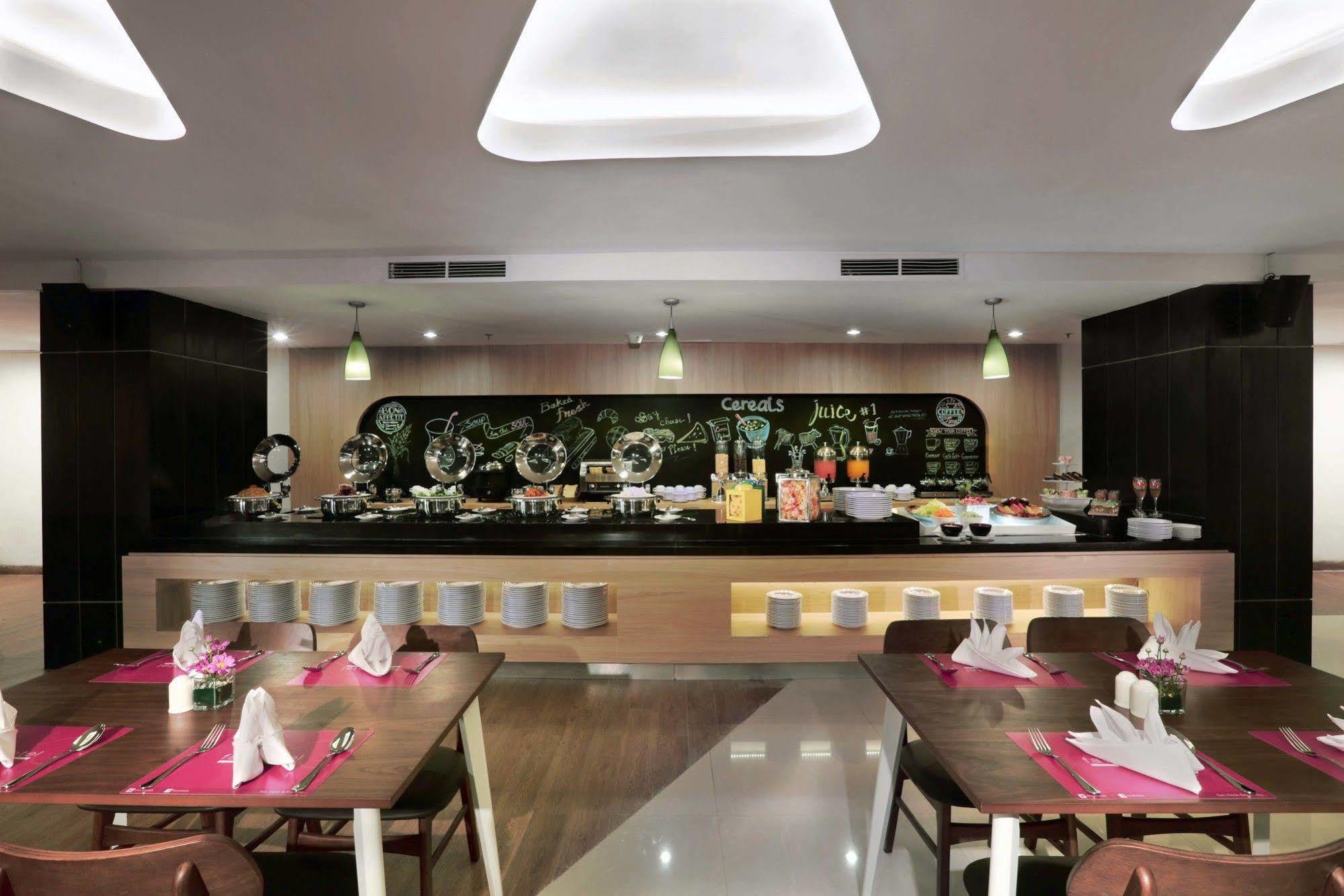 Favehotel Ahmad Yani Бекаси Экстерьер фото